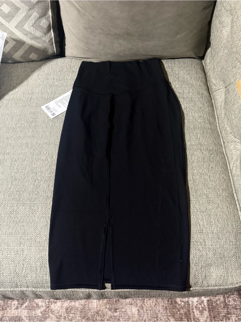 Lululemon Nulu Slim Fit Blsck Skirt with slit Size 4 NWT